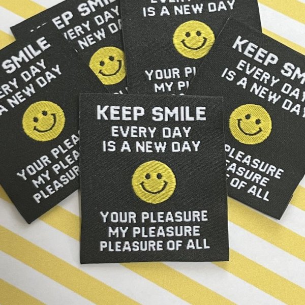 画像2: 刺繍タグ　スマイル　縦型　黒ベース (2)