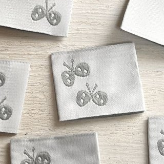 オリジナルの刺繍タグ・プリントタグ・副資材を販売しています