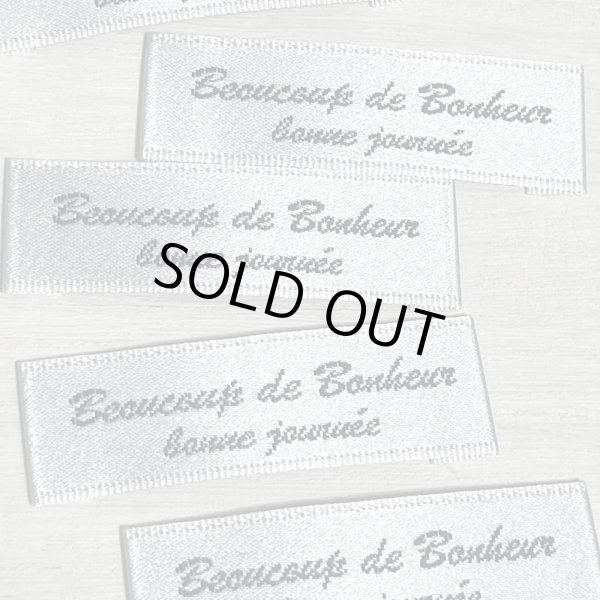 画像2: Beaucoup de Bonheur 刺繍タグA　白ベース（黒） (2)