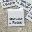 画像1: ピスネームタグ　beaucoup de bonheur　白ベース（黒文字） (1)