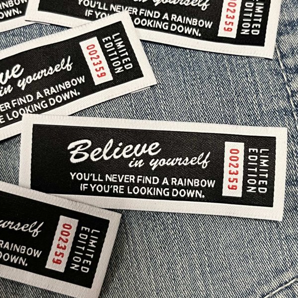 画像1: フレームロゴタグ 横長 Believe 黒×白フレーム (1)